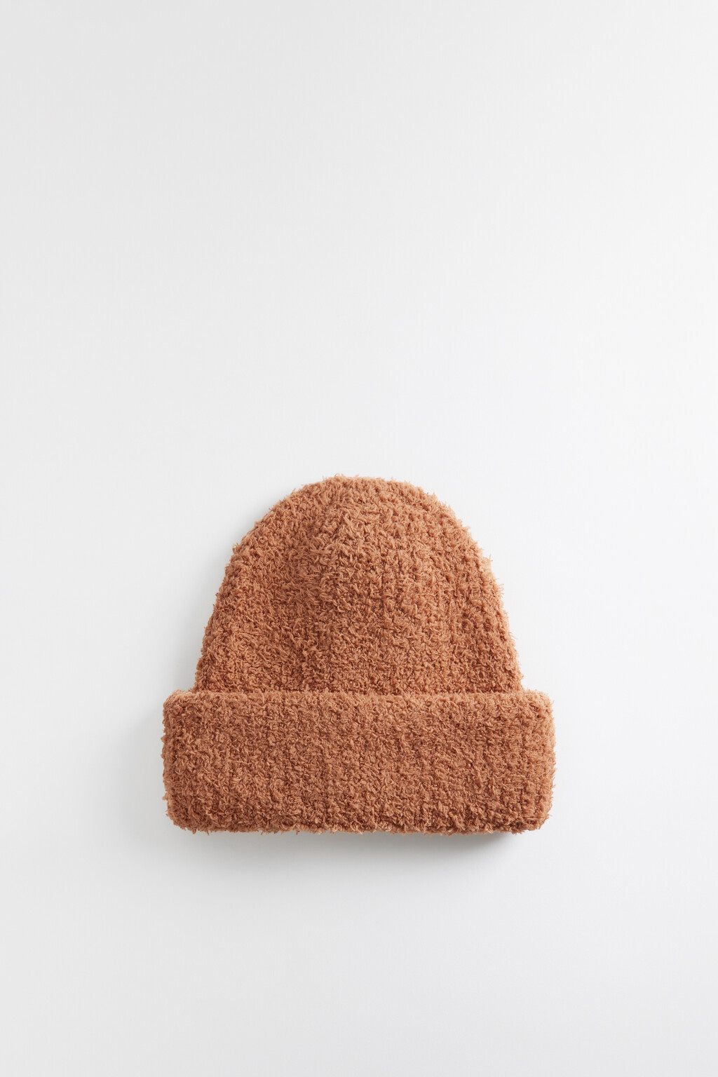 Шапка-бини теплая вязаная из пушистой пряжи - цвет коричневый - 3
