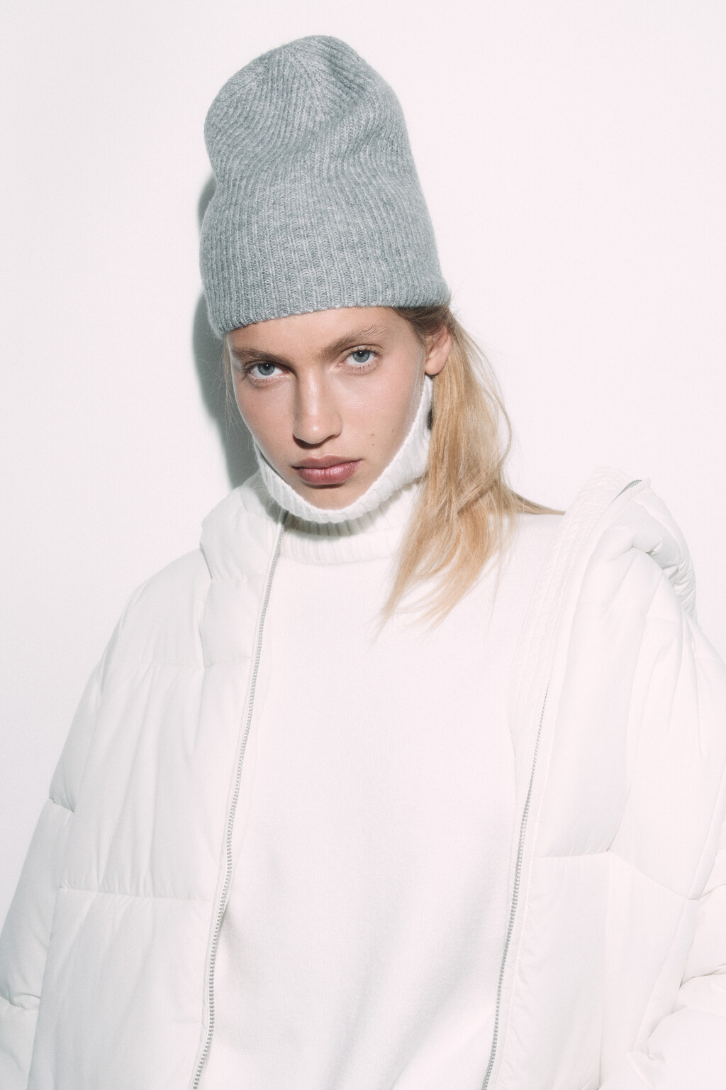 Шапка-бини вязаная без отворота - цвет серый - 3