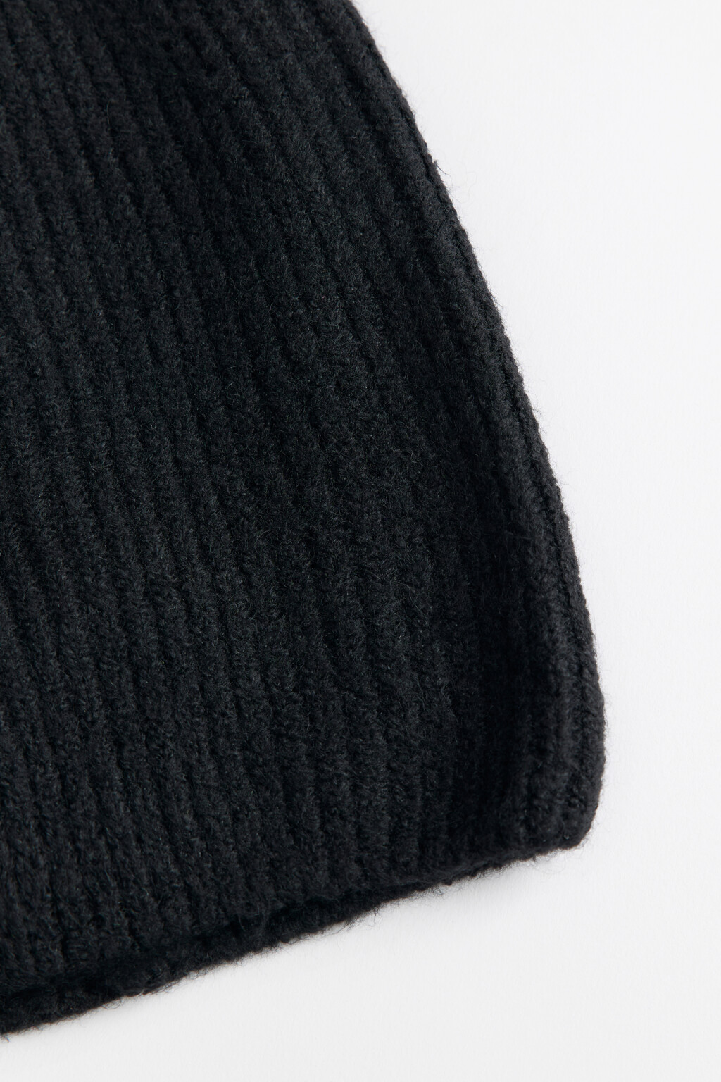 Шапка-бини вязаная без отворота - цвет черный - 4