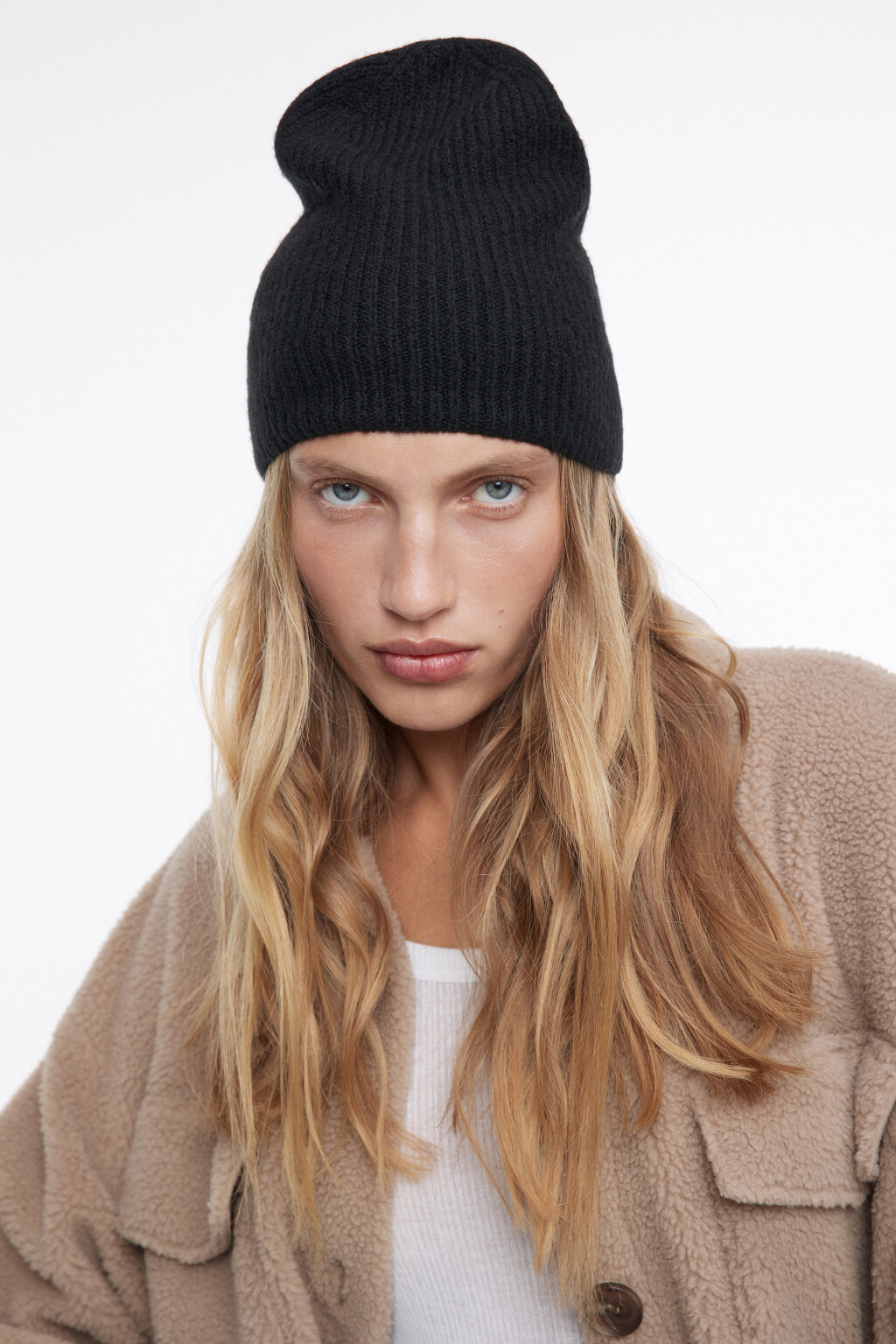 Шапка-бини вязаная без отворота - цвет черный - 3