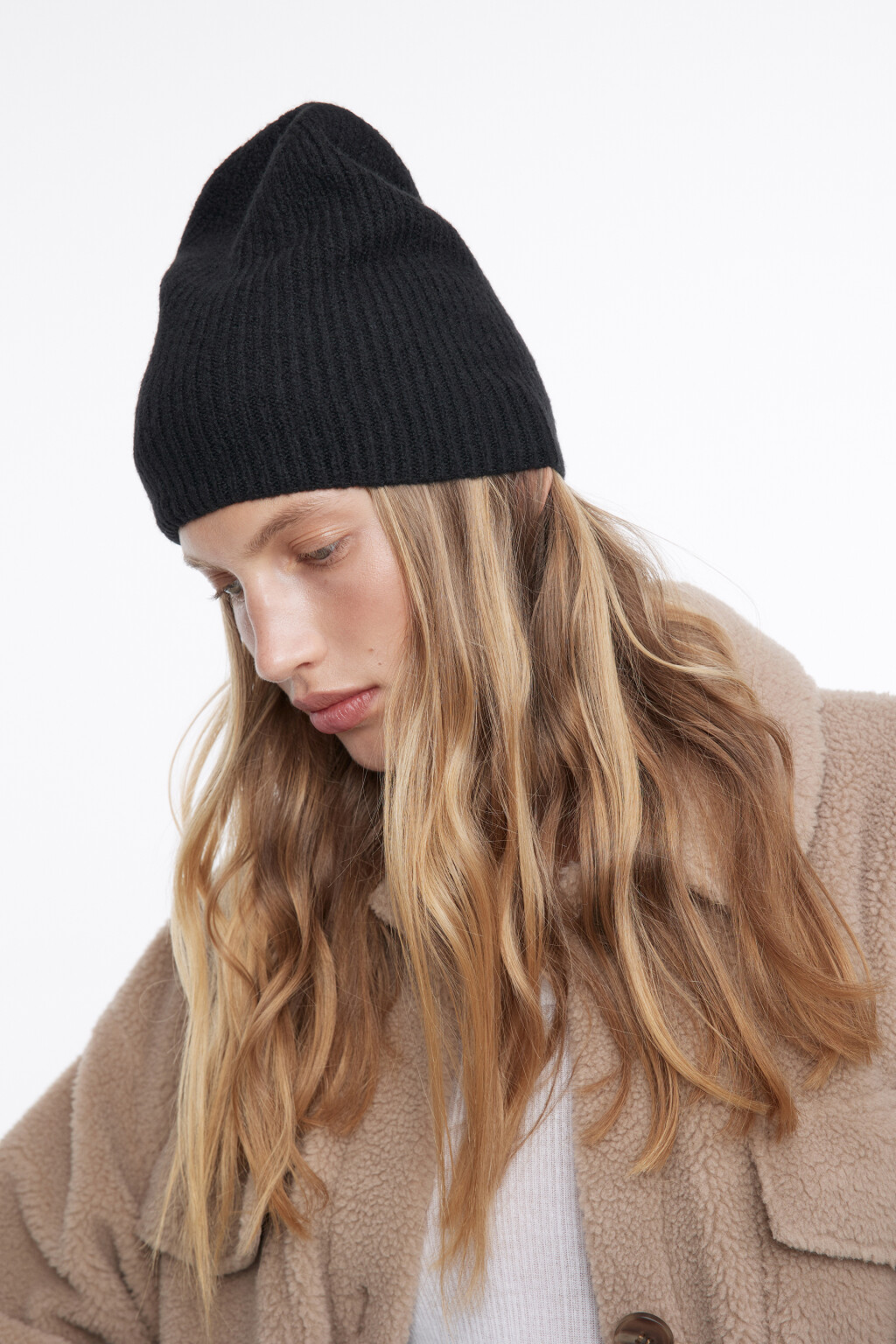 Шапка-бини вязаная без отворота - цвет черный - 1