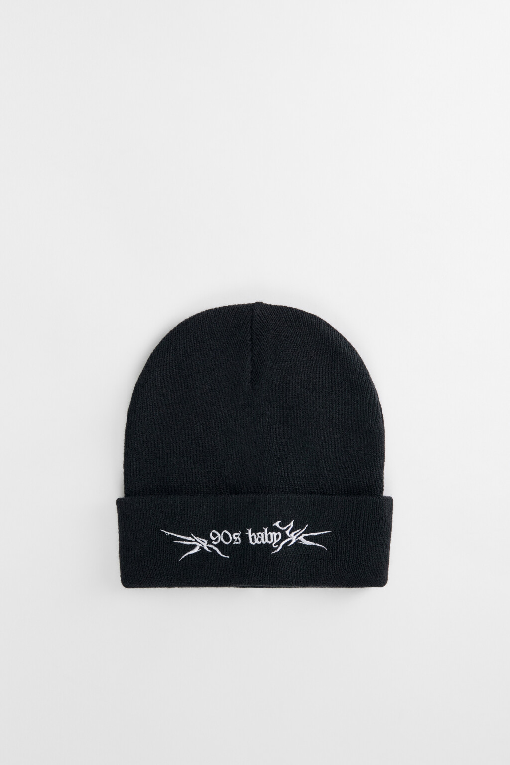 Шапка-бини вязаная с вышитым принтом - цвет черный - 1