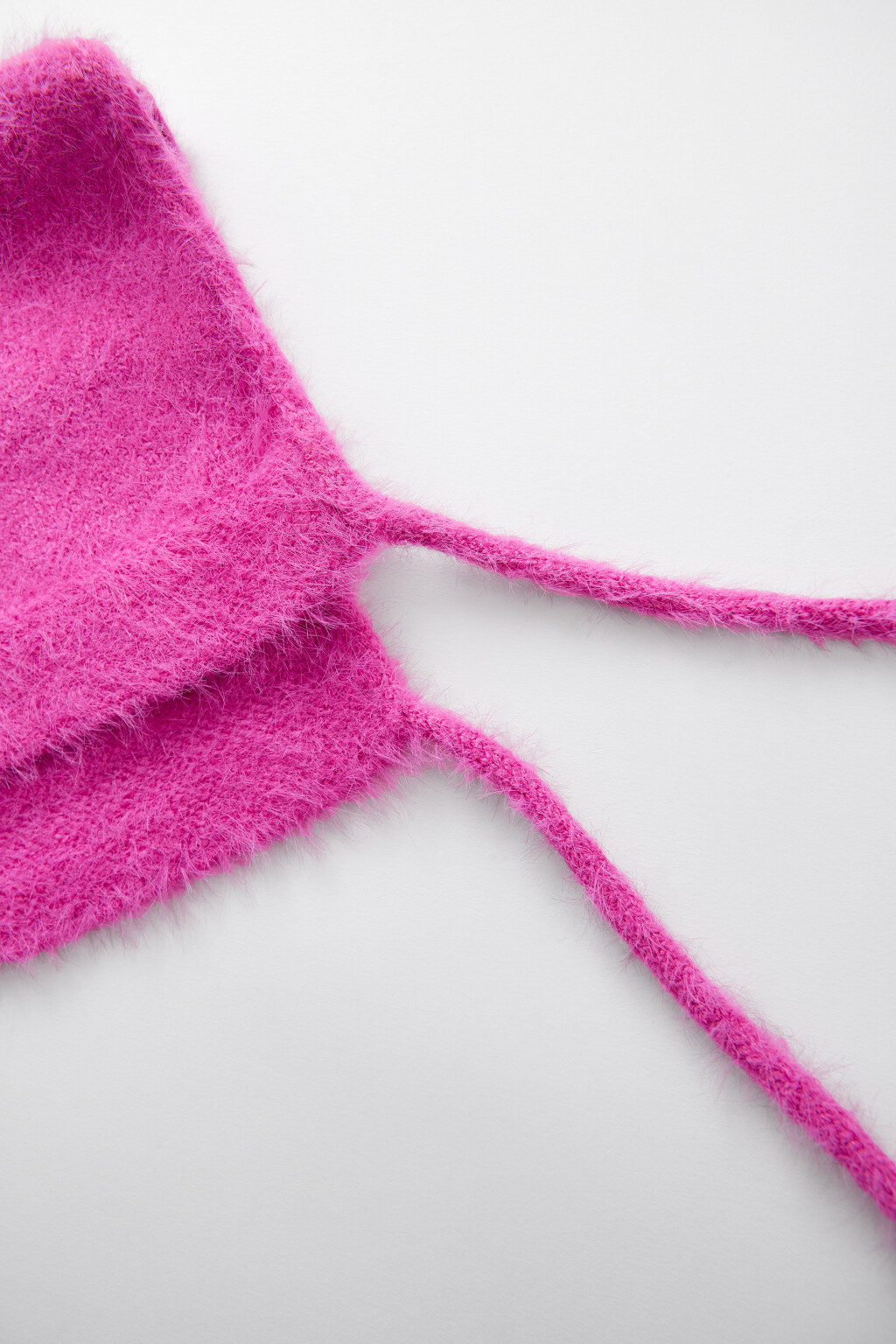 Шапка-чепчик вязаная с ушками на завязках - цвет розовый - 2