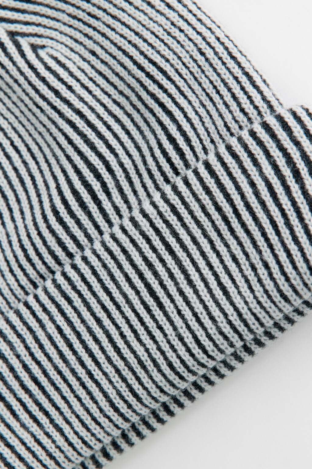 Шапка-бини в рубчик меланжевая - цвет черный - 2