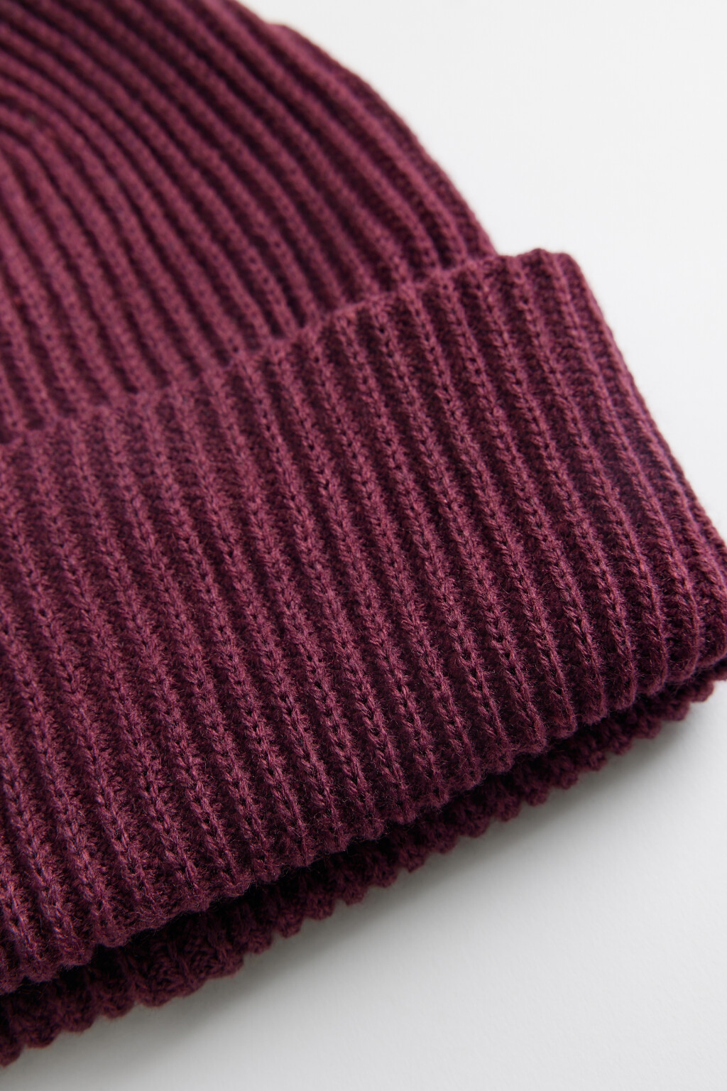 Шапка-бини вязаная из переработанного полиэстера - цвет бордовый - 4