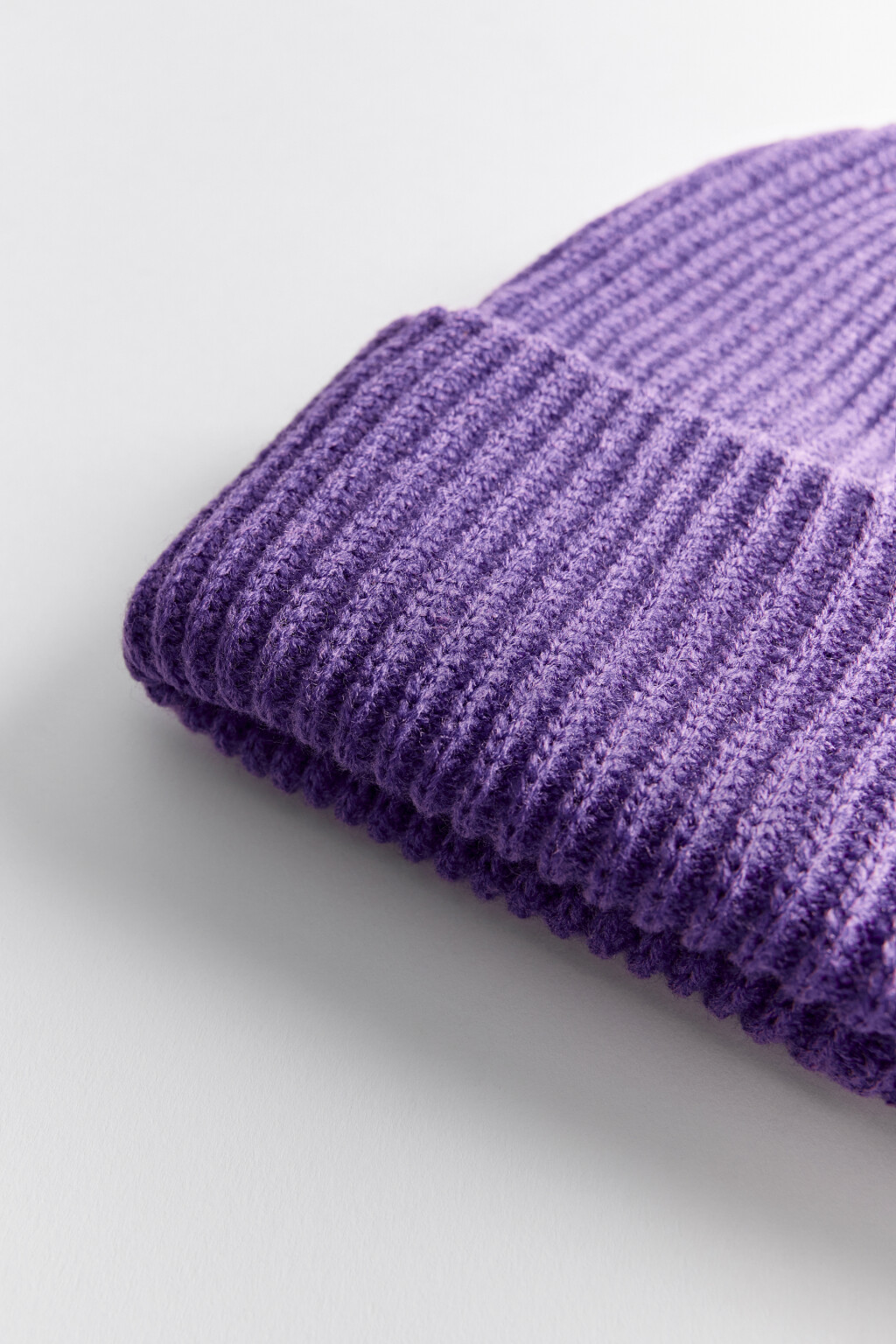 Шапка-бини вязаная из переработанного полиэстера - цвет фиолетовый - 4