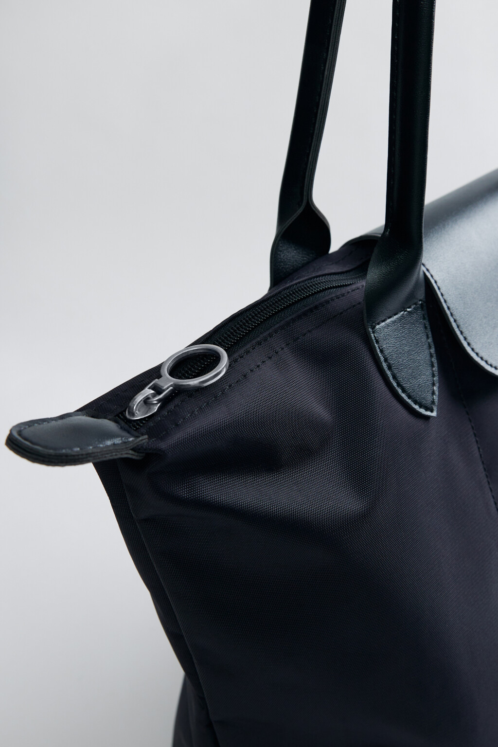 Сумка-тоут текстильная с ручками на плечо и клапаном - цвет черный - 3