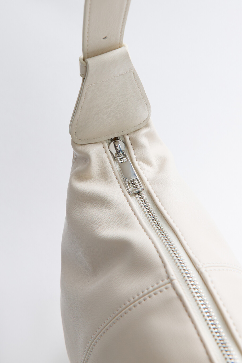 Сумка-багет мягкая с ремнем на плечо - цвет бежевый - 4