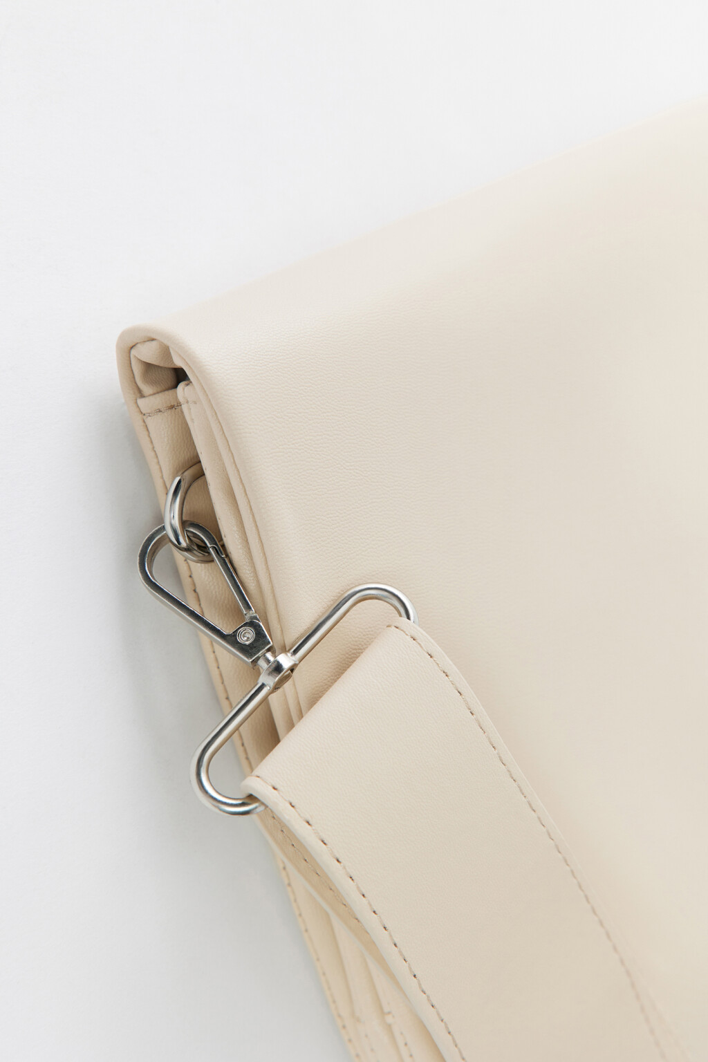 Сумка-клатч плоская с широким ремнем - цвет бежевый - 4