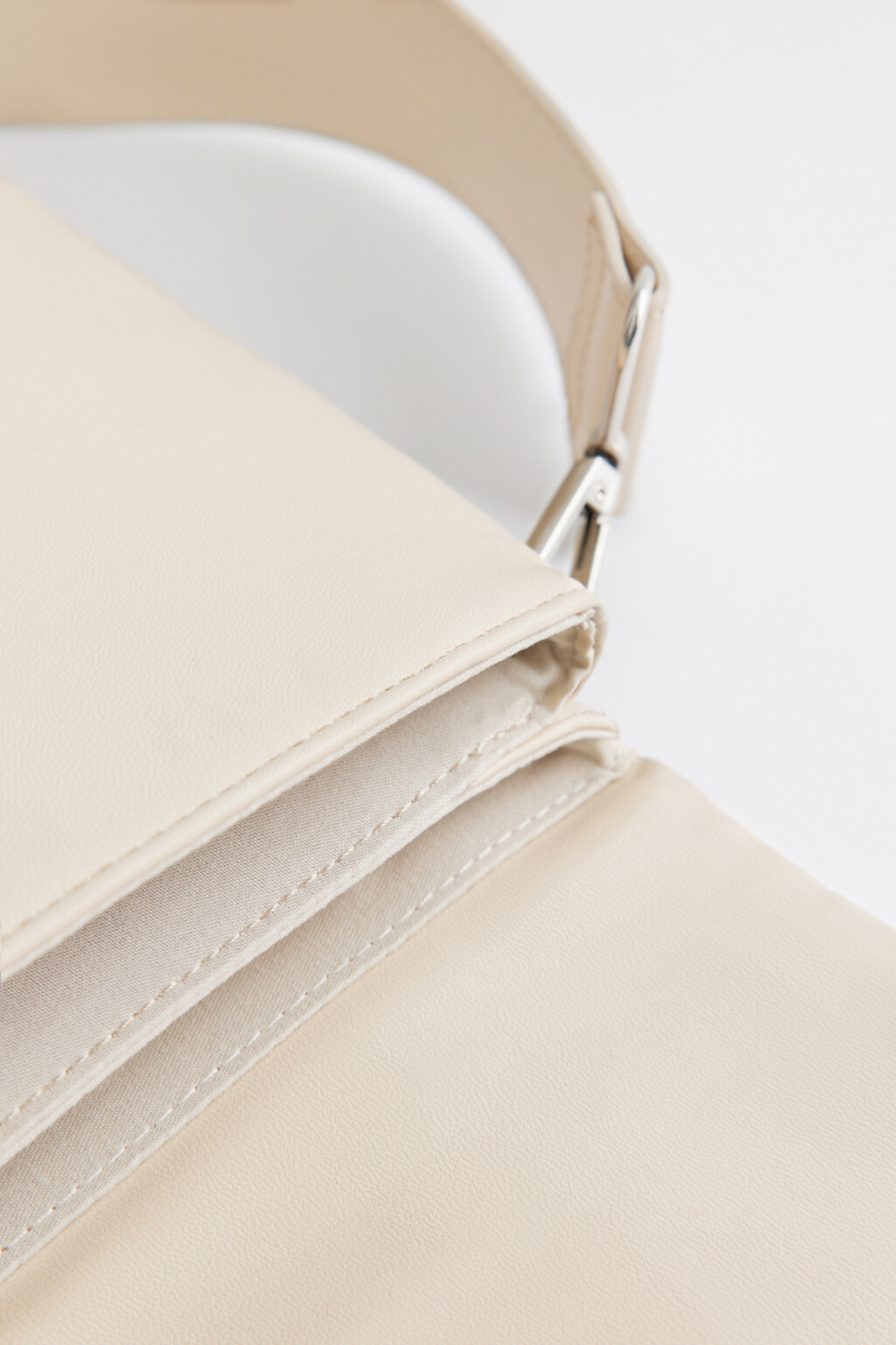 Сумка-клатч плоская с широким ремнем - цвет бежевый - 5