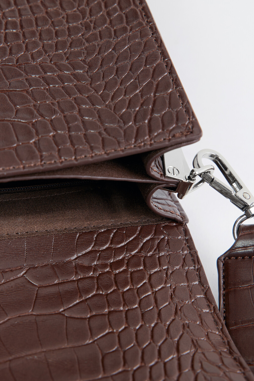 Сумка-кроссбоди из искусственной кожи под крокодила - цвет коричневый - 5