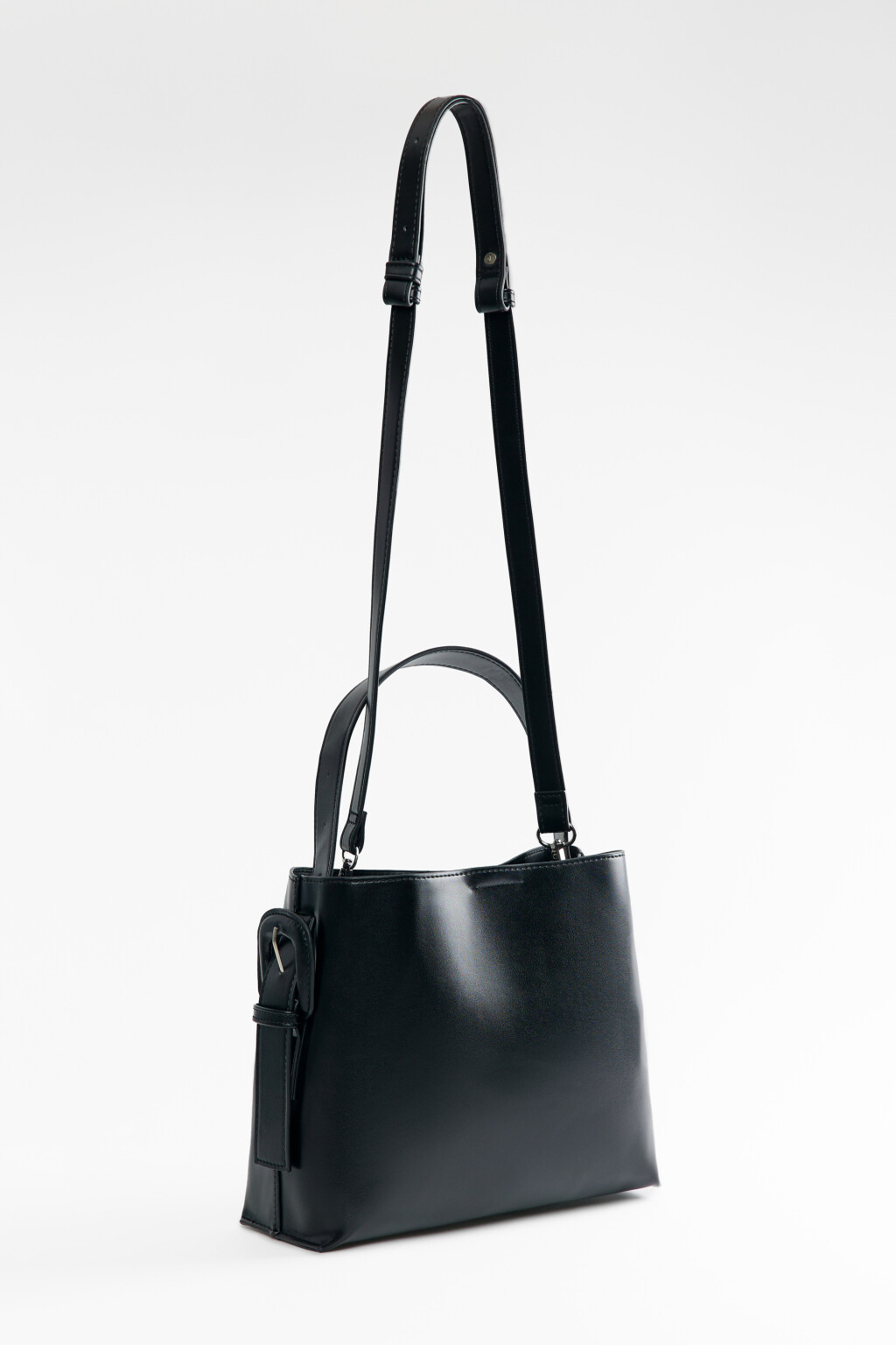 Сумка-кроссбоди из мягкой искусственной кожи с ручками и ремнем - цвет черный - 2