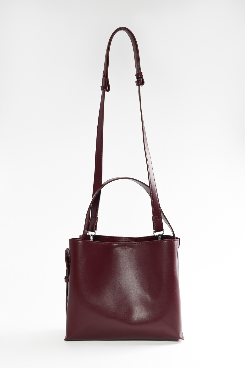 Сумка-кроссбоди из мягкой искусственной кожи с ручками и ремнем - цвет бордовый - 2