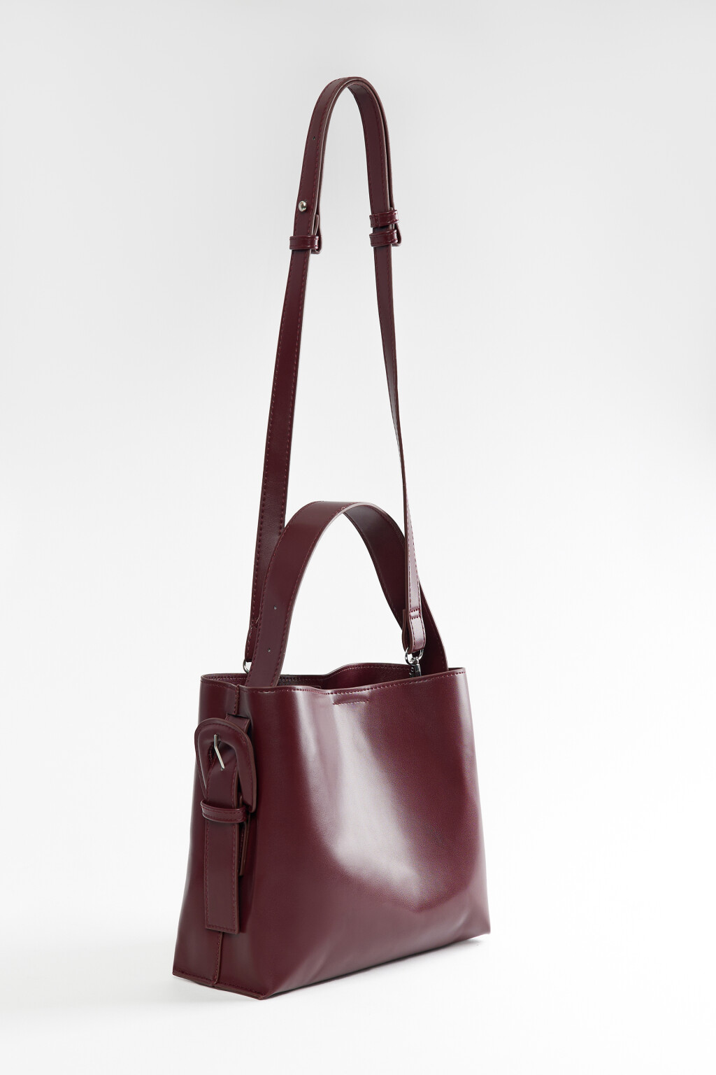Сумка-кроссбоди из мягкой искусственной кожи с ручками и ремнем - цвет бордовый - 3