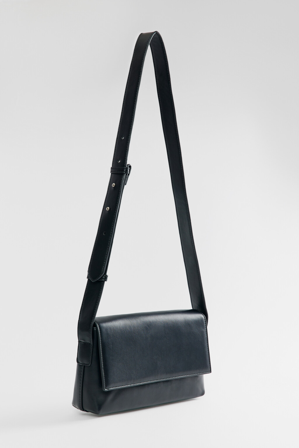 Сумка-кроссбоди прямоугольная с широким ремнем - цвет черный - 2