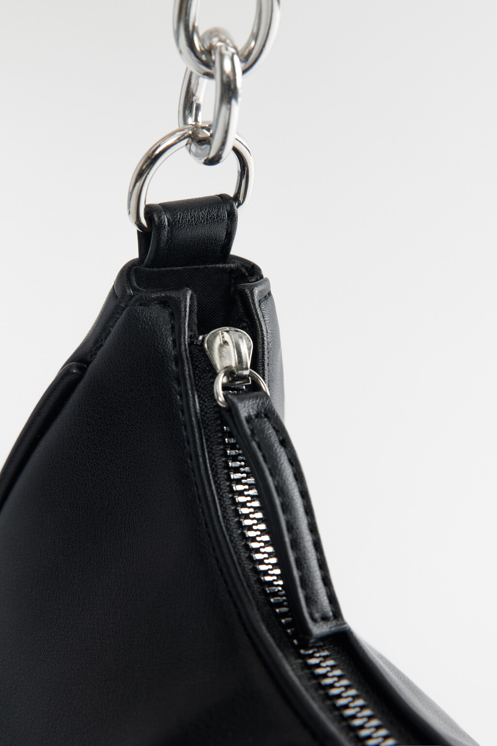Сумка-багет из искусственной кожи с массивной цепочкой на плечо - цвет черный - 5