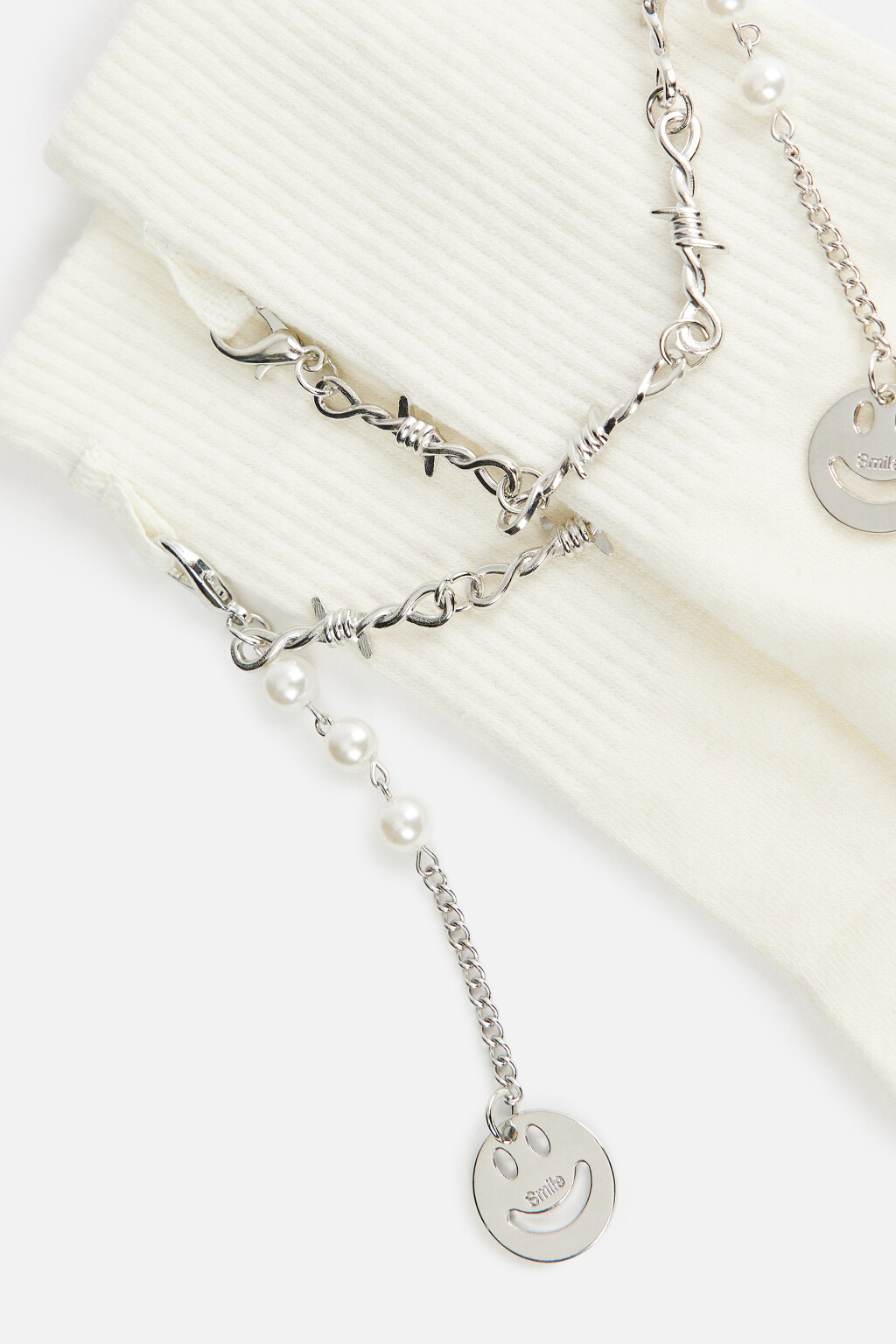 Носки высокие с цепочками и подвесками - цвет бежевый - 2