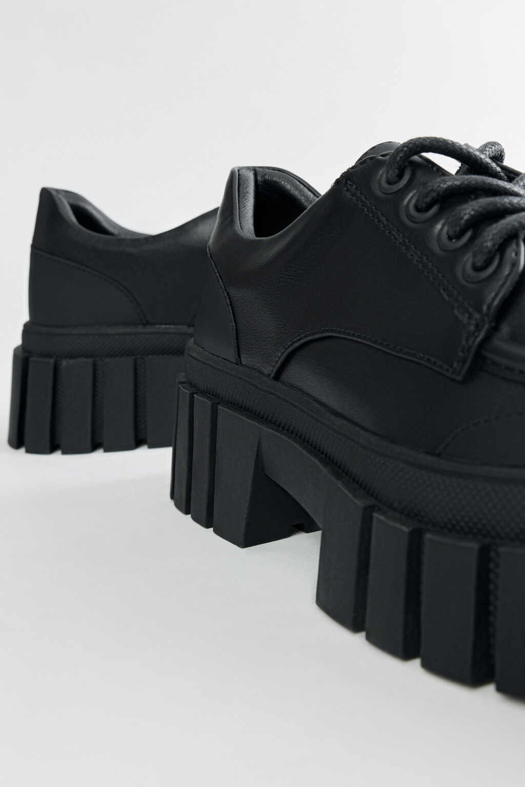 Ботинки-дерби низкие на платформе со шнуровкой - цвет черный - 7