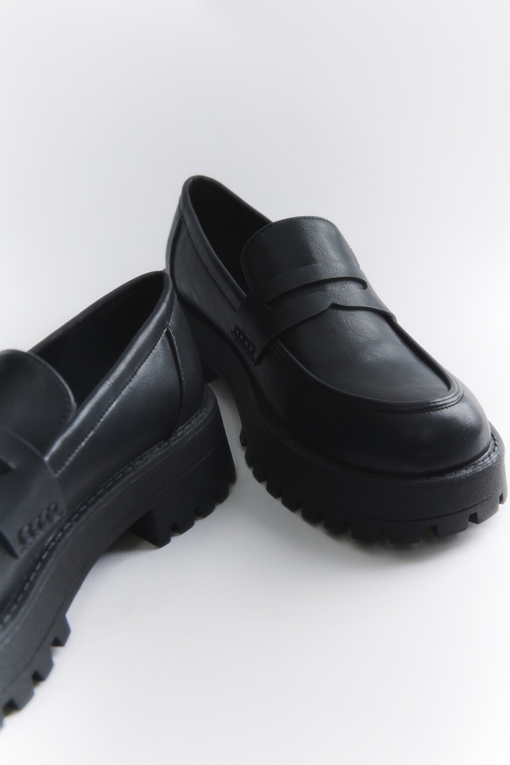Туфли-лоферы на каблуке с тракторной платформой - цвет черный - 6