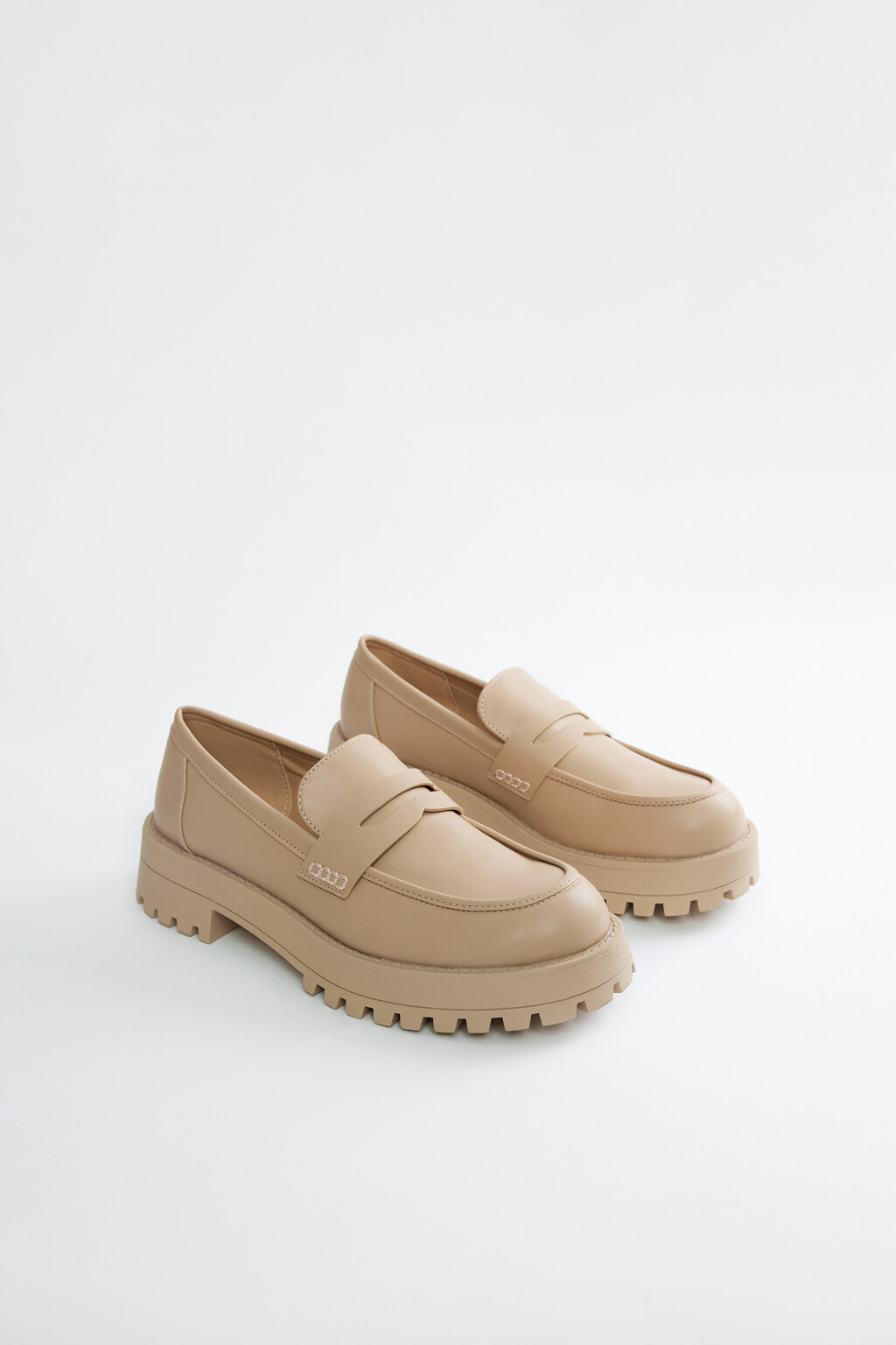 Туфли-лоферы на каблуке с тракторной платформой - цвет бежевый - 3