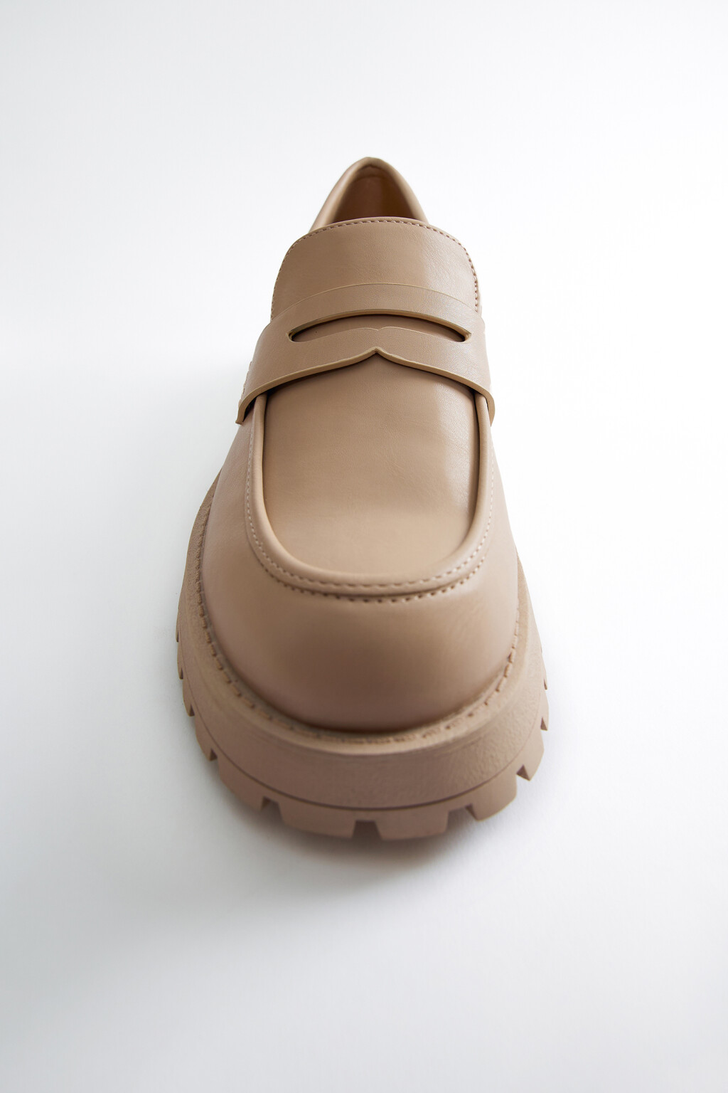 Туфли-лоферы на каблуке с тракторной платформой - цвет бежевый - 4