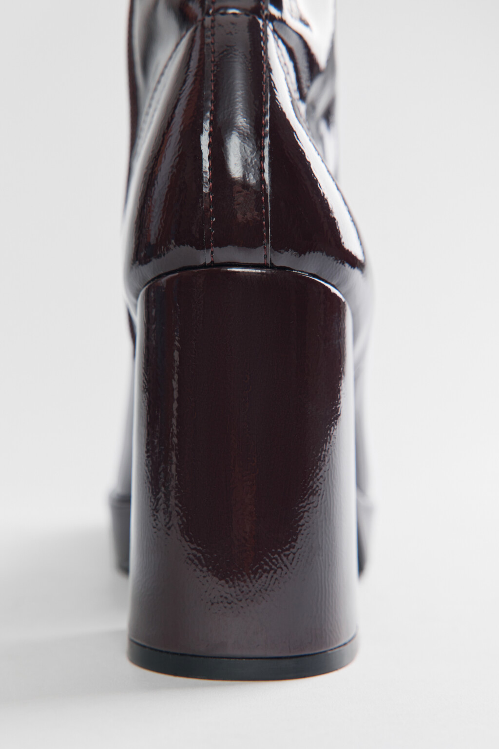 Ботильоны на высоком каблуке из лаковой искусственной кожи - цвет бордовый - 4