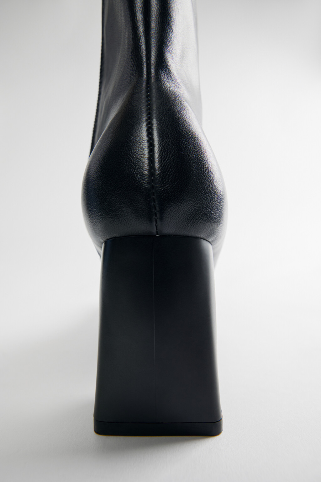 Ботильоны с круглым носком на каблуке - цвет черный - 3