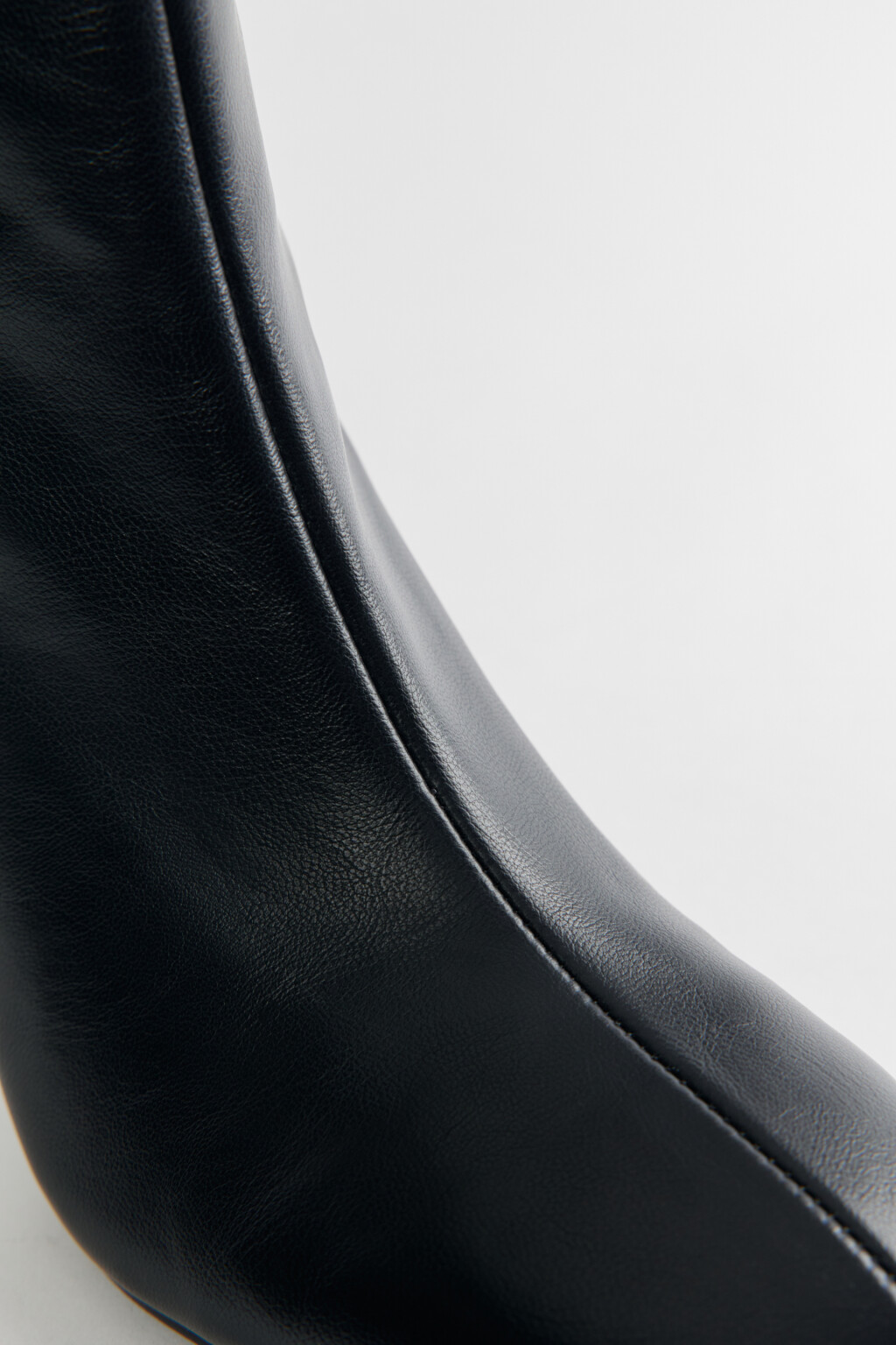 Ботильоны с круглым носком на каблуке - цвет черный - 4