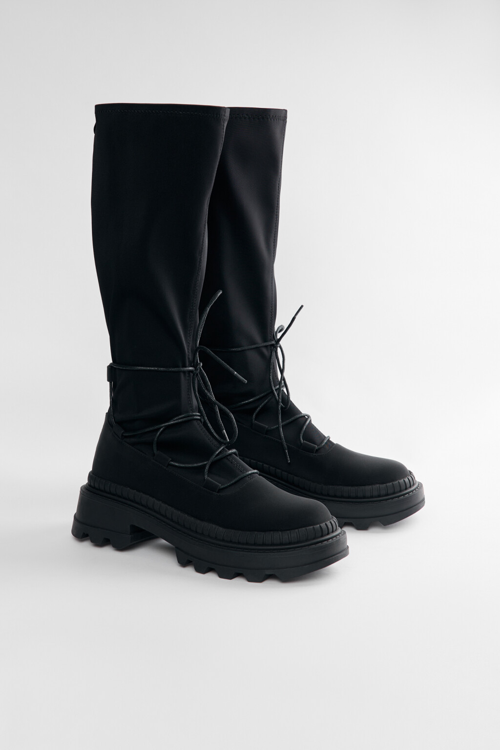 Сапоги-ботфорты на высокой платформе с эластичным верхом - цвет черный - 4
