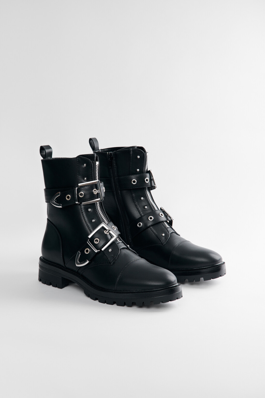 Ботинки высокие с ремешками и пряжками - цвет черный - 3