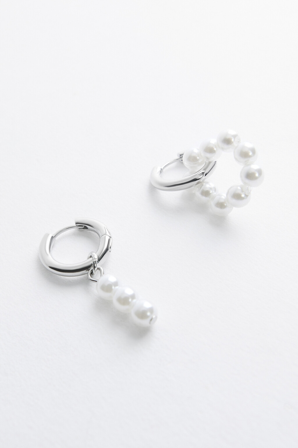 Серьги-конго серебристые с бусинами - цвет серый - 3