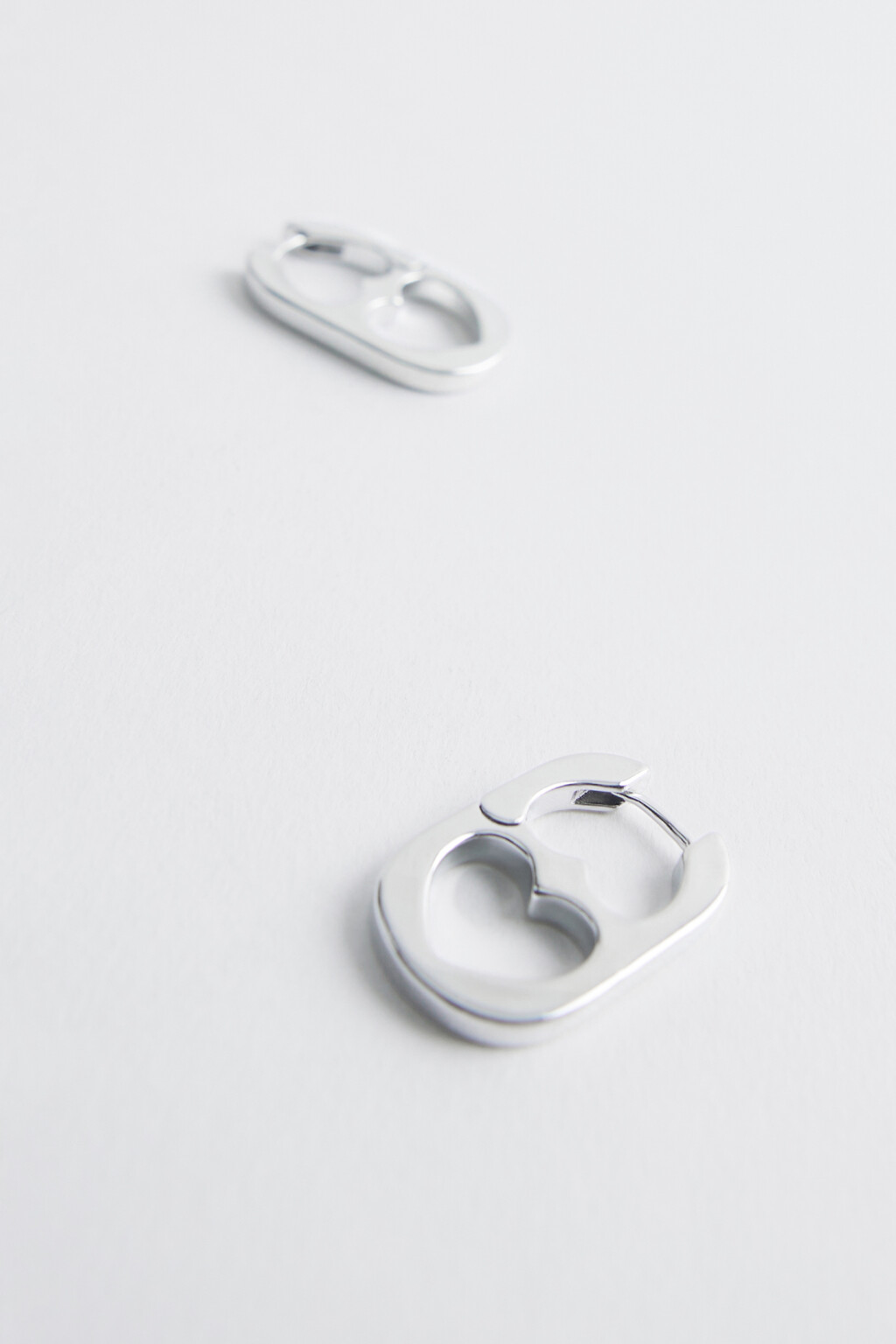 Серьги-конго в виде ключа от банки - цвет серый - 3