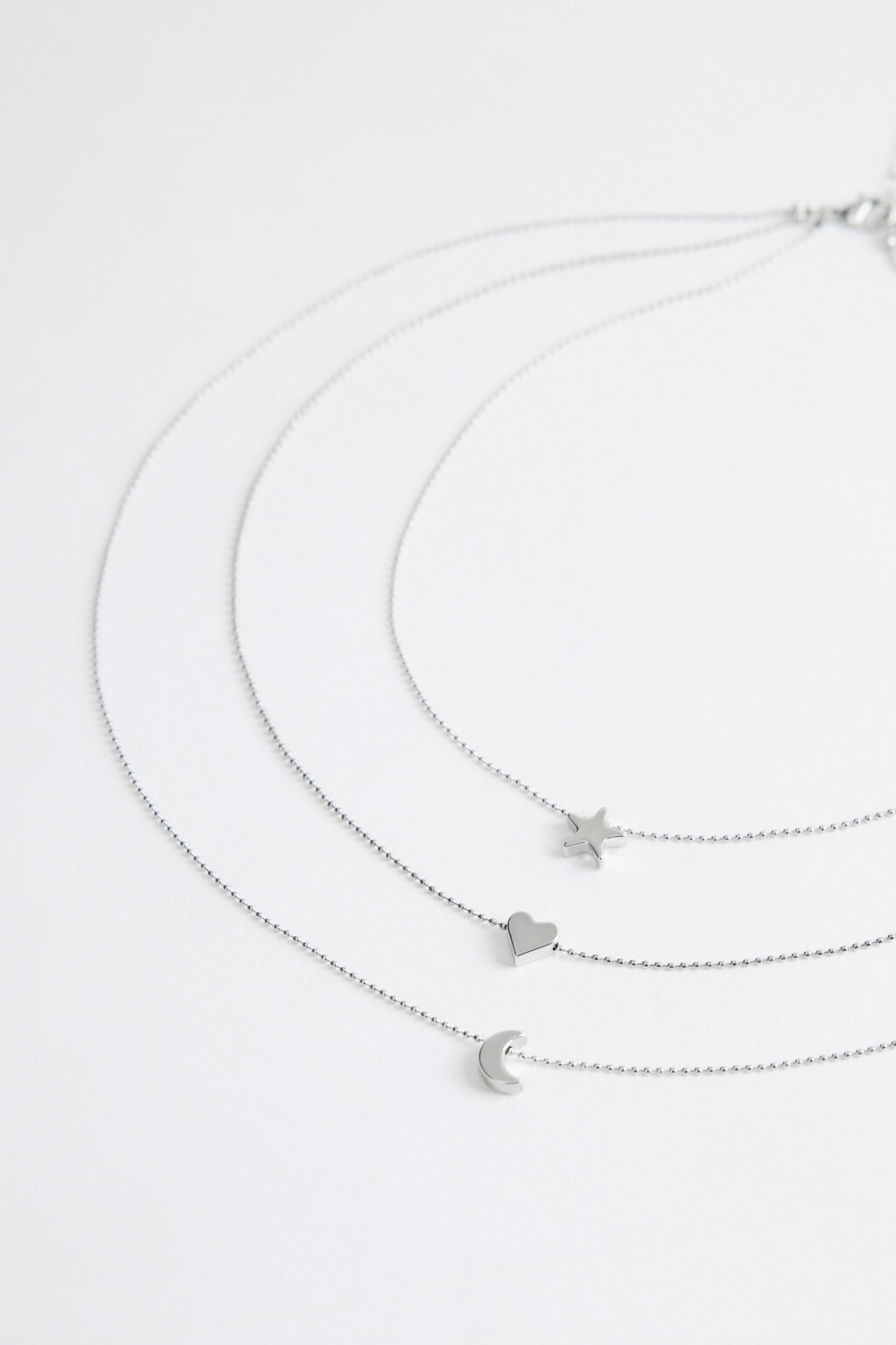 Цепочка на шею трехслойная с маленькими подвесками - цвет серый - 2