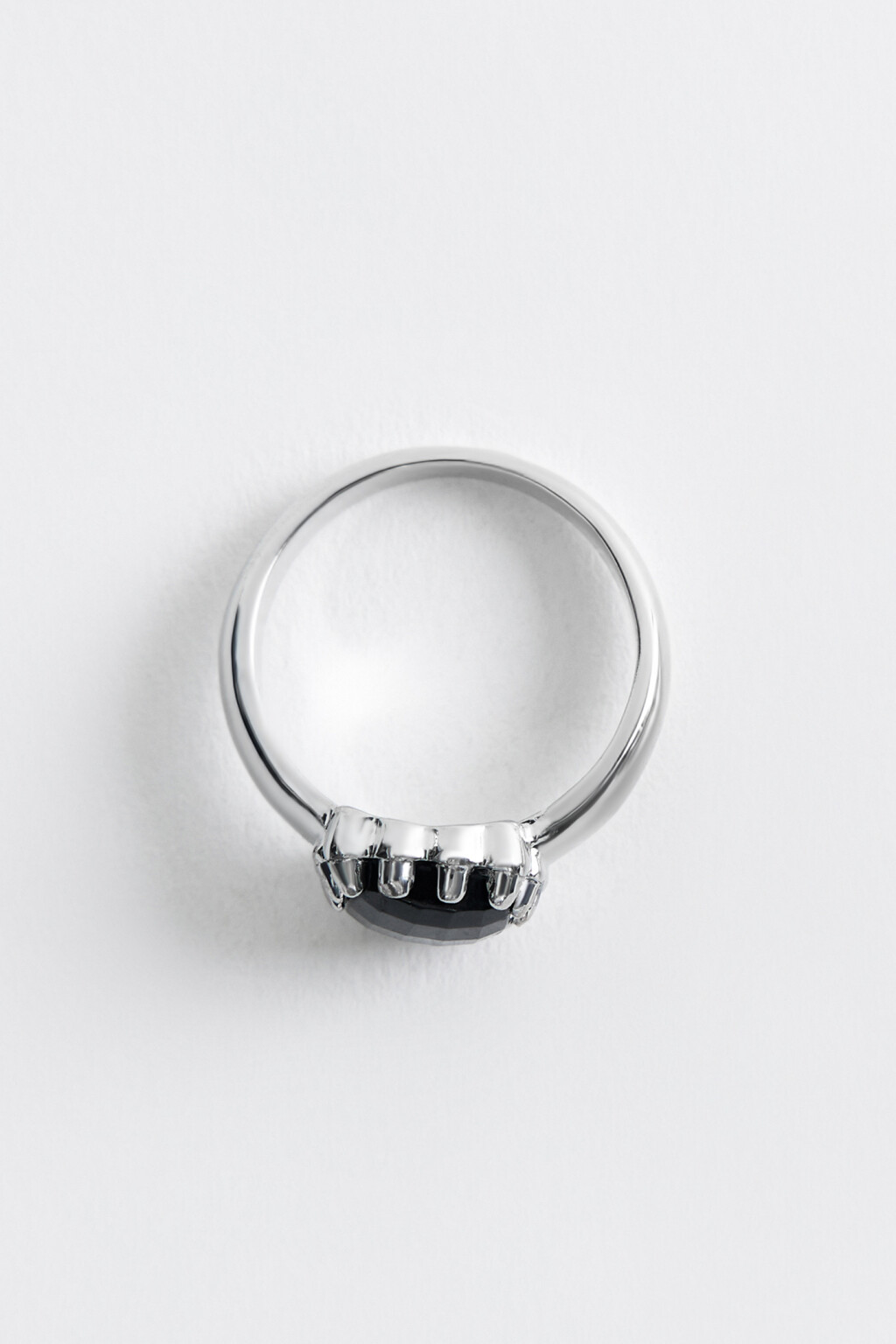 Кольцо металлическое с крупным кристаллом - цвет серый - 1