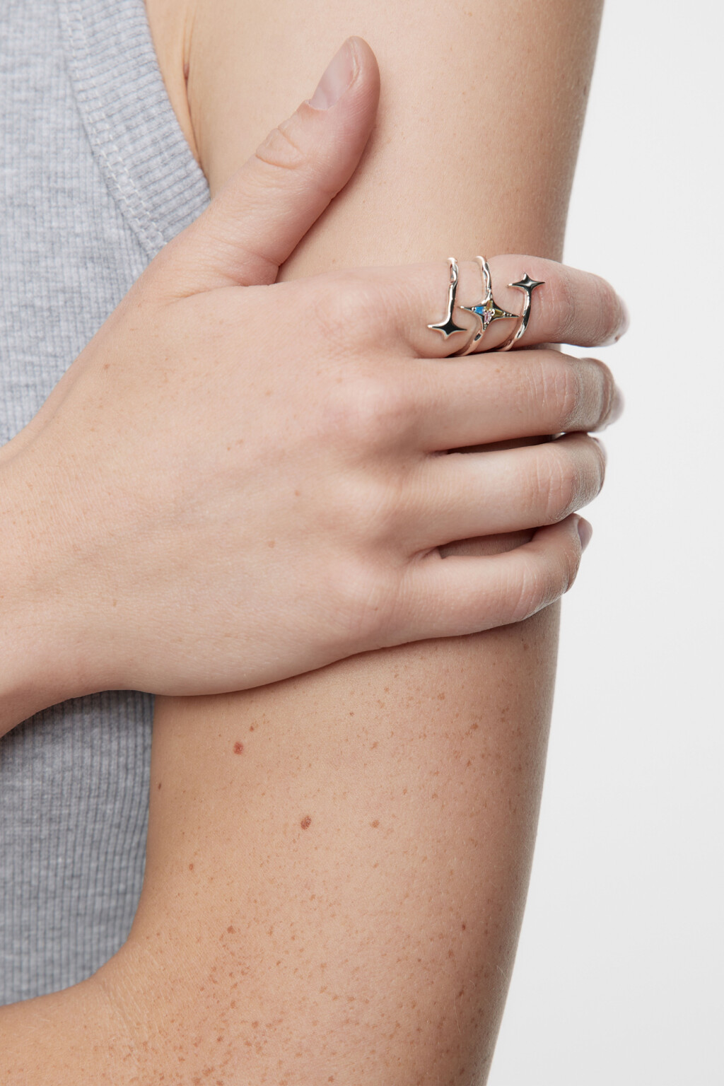 кольцо женское - цвет серый - 6