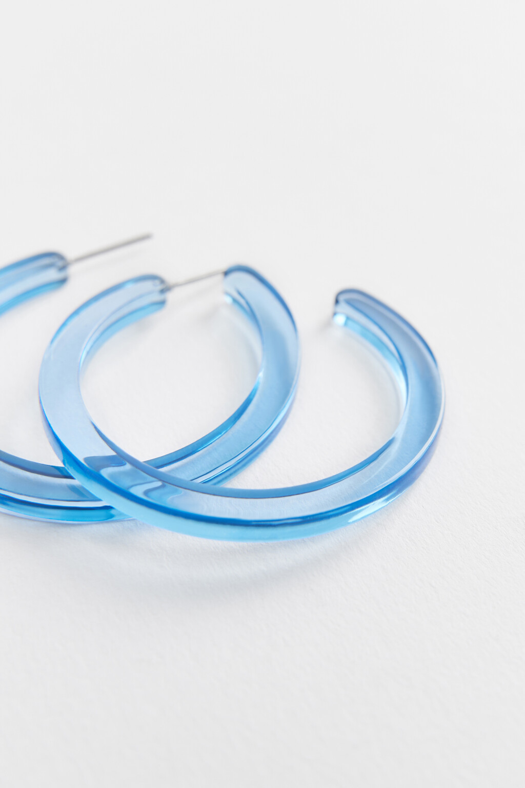 Серьги-полукольца прозрачные - цвет голубой - 2
