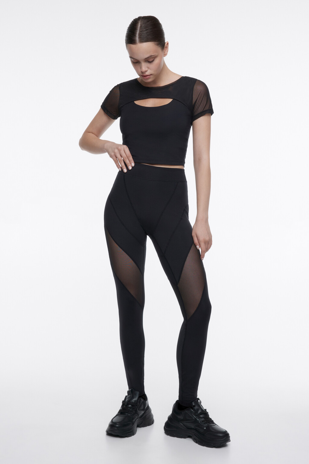 Леггинсы спортивные облегающие с сетчатыми вставками - цвет черный - 4