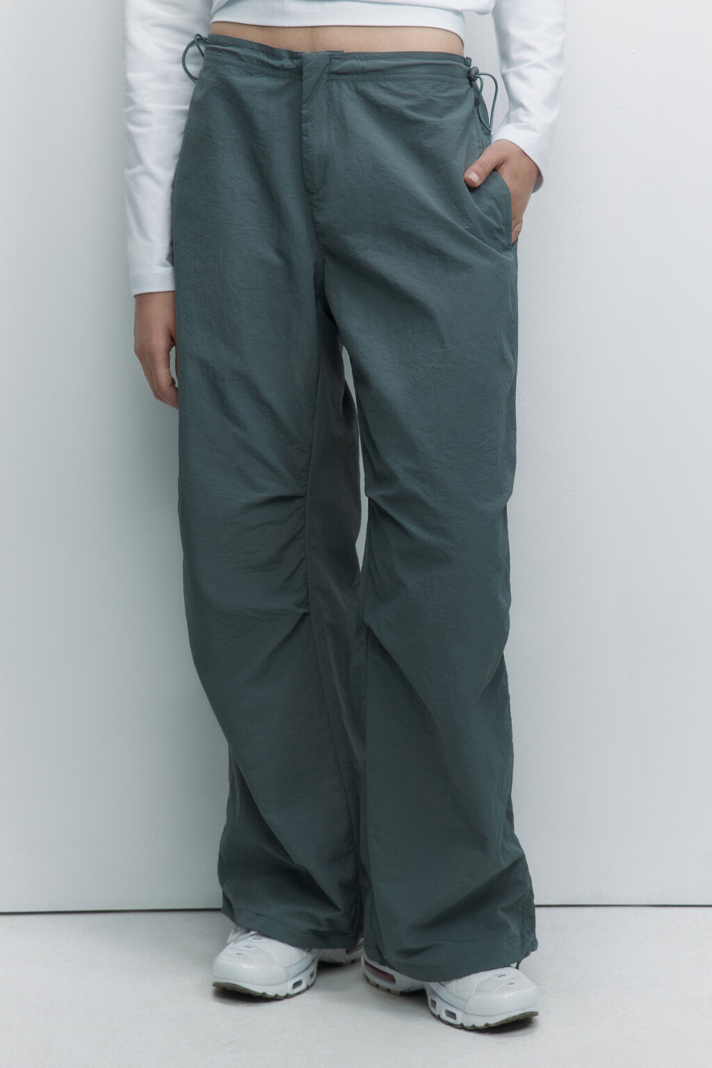 Брюки-парашюты спортивные широкие с утяжками - цвет зеленый - 2
