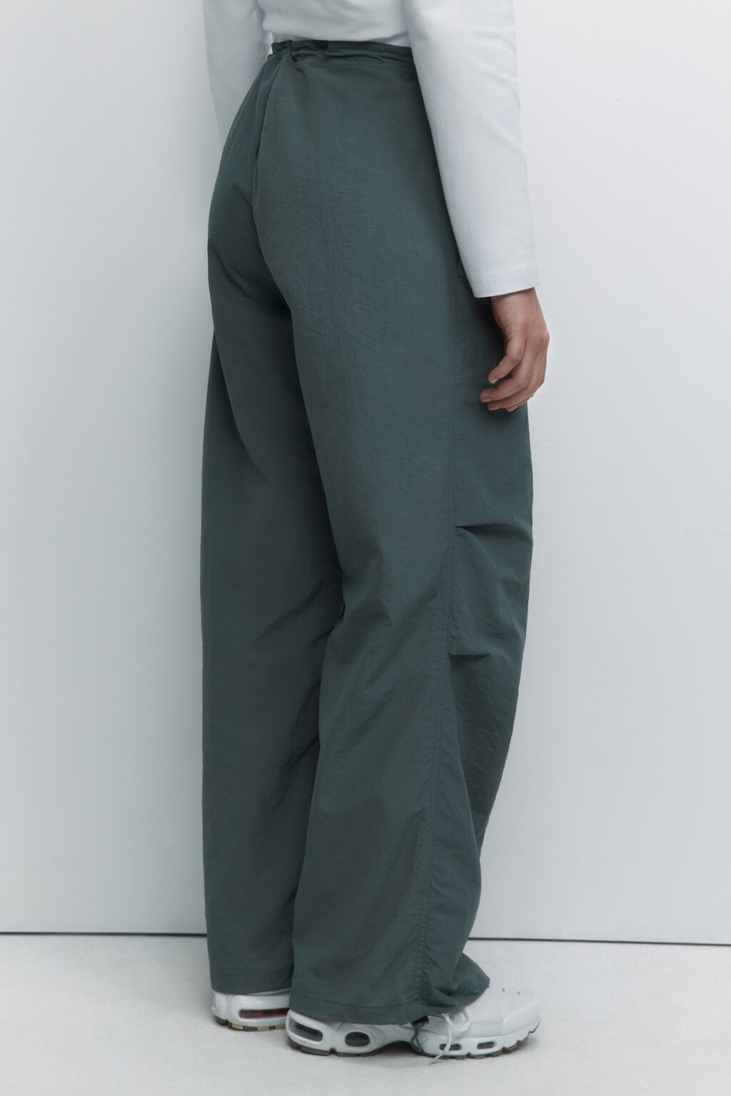 Брюки-парашюты спортивные широкие с утяжками - цвет зеленый - 4