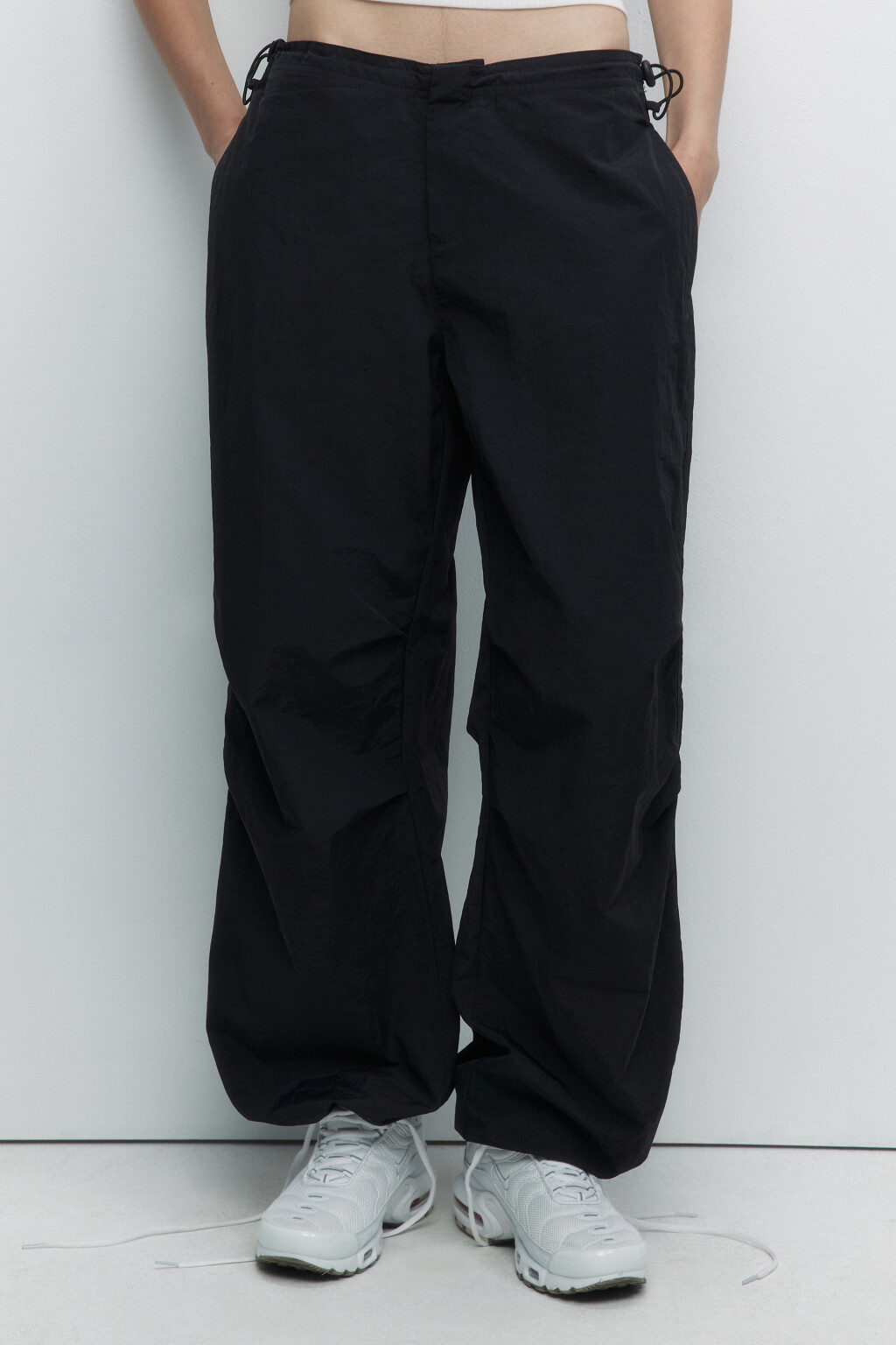 Брюки-парашюты спортивные широкие с утяжками - цвет черный - 1