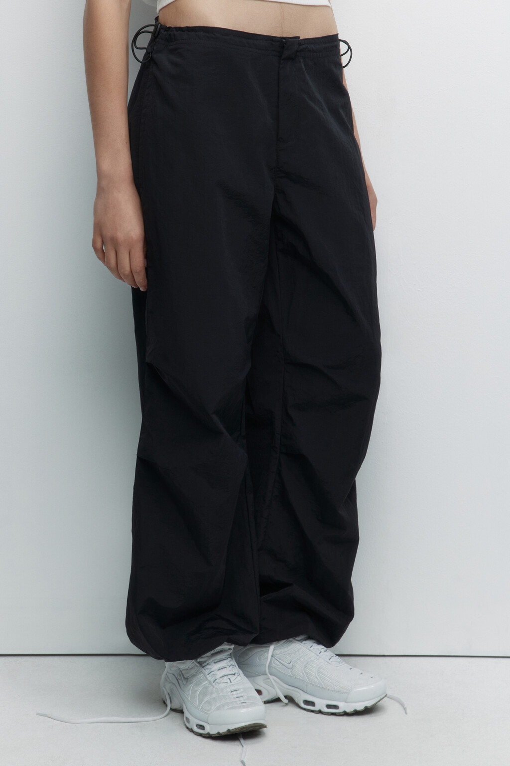 Брюки-парашюты спортивные широкие с утяжками - цвет черный - 2