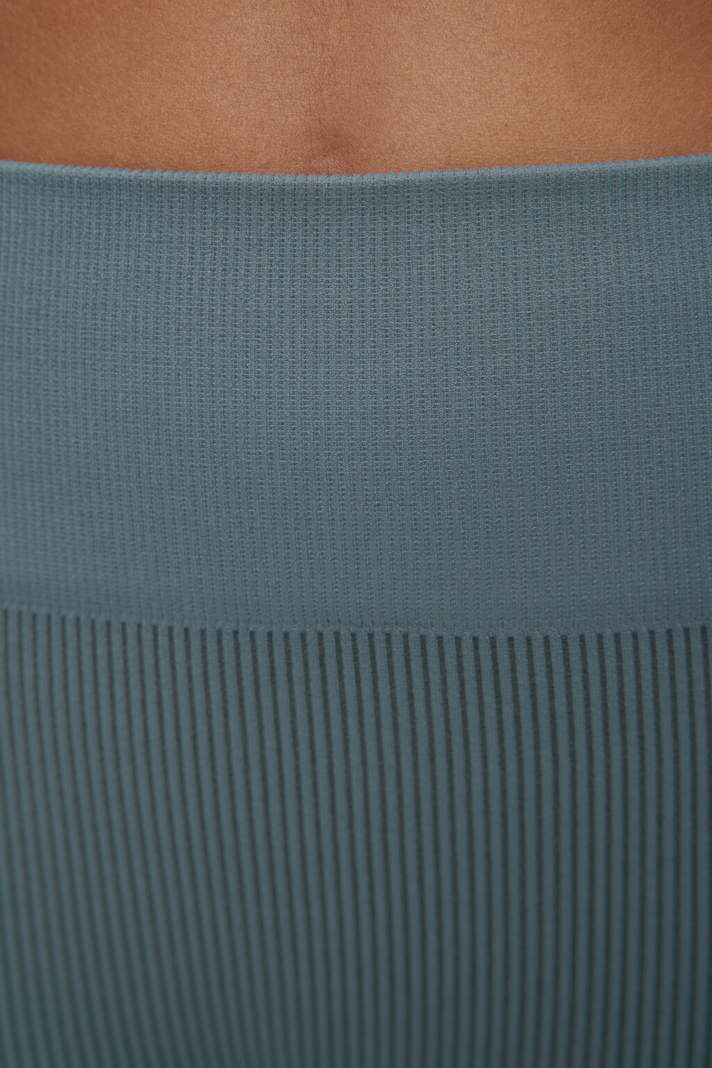 Леггинсы спортивные облегающие в рубчик - цвет зеленый - 5