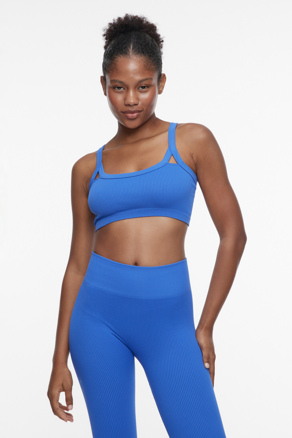 Топ-бюстгальтер спортивный в рубчик с вырезами - цвет синий - 1