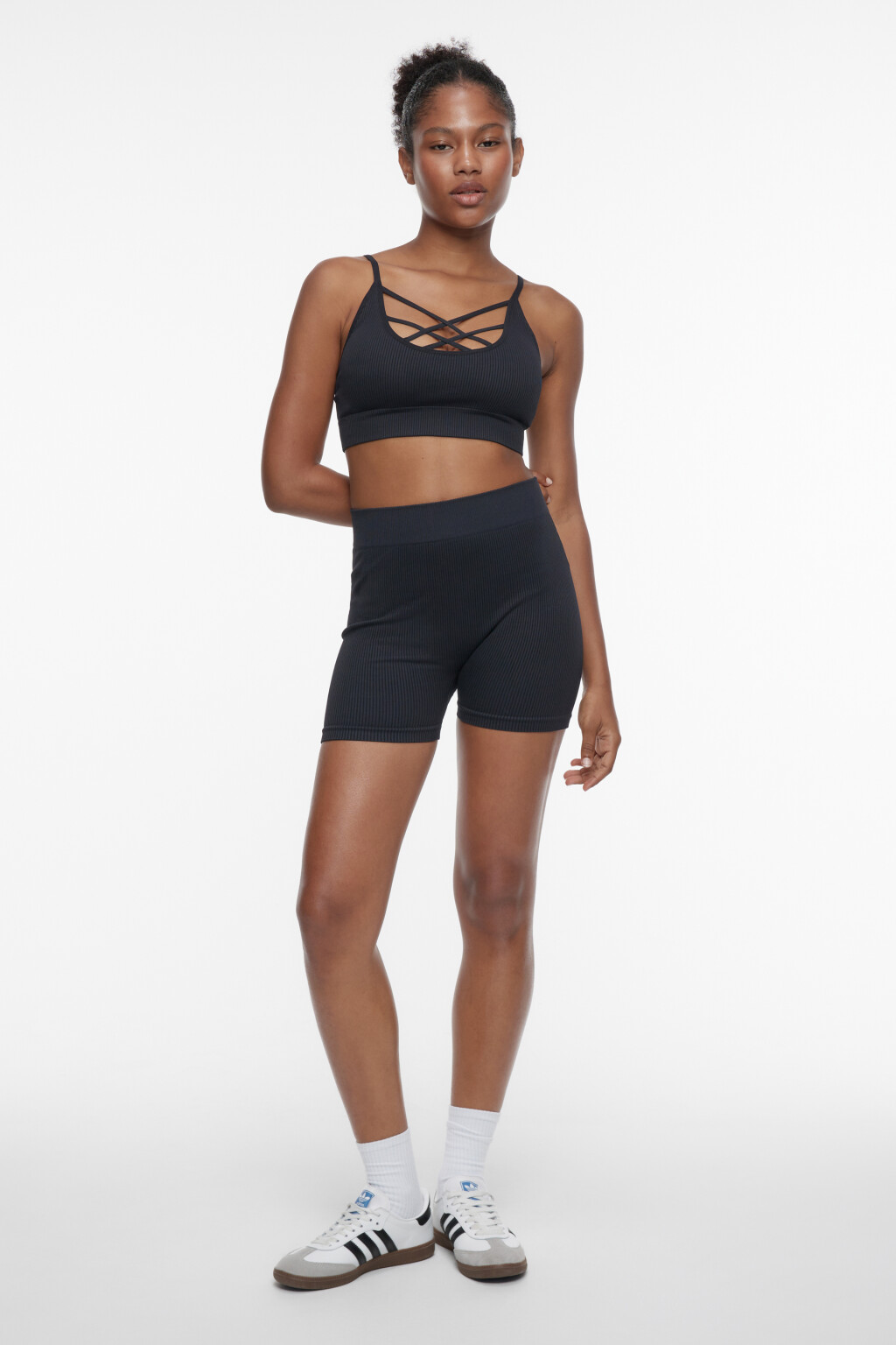 Топ-бюстгальтер спортивный с перекрестными стрепами - цвет черный - 5