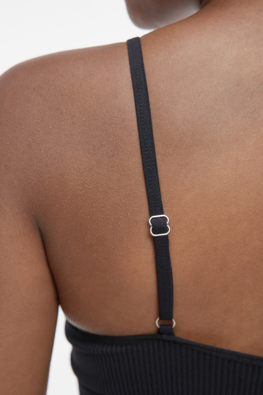 Топ-бюстгальтер спортивный с перекрестными стрепами - цвет черный - 7