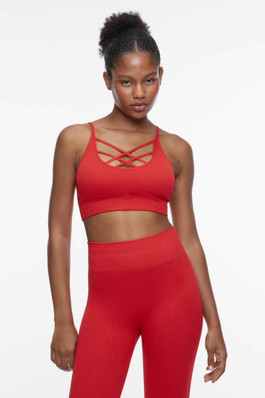 Топ-бюстгальтер спортивный с перекрестными стрепами - цвет красный - 2