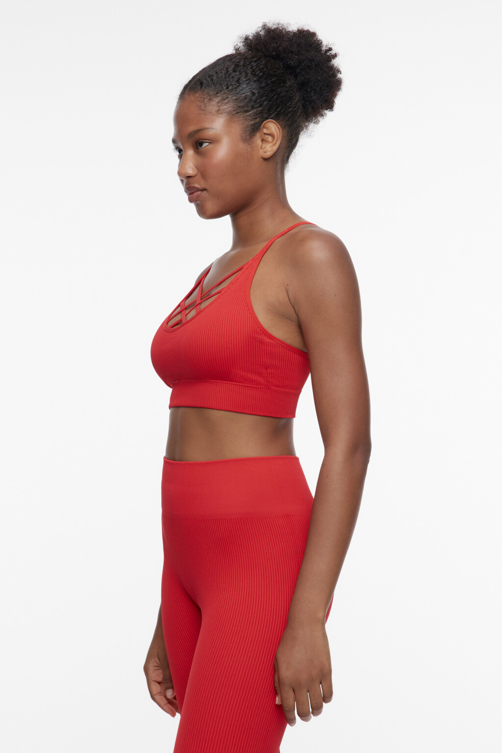 Топ-бюстгальтер спортивный с перекрестными стрепами - цвет красный - 3