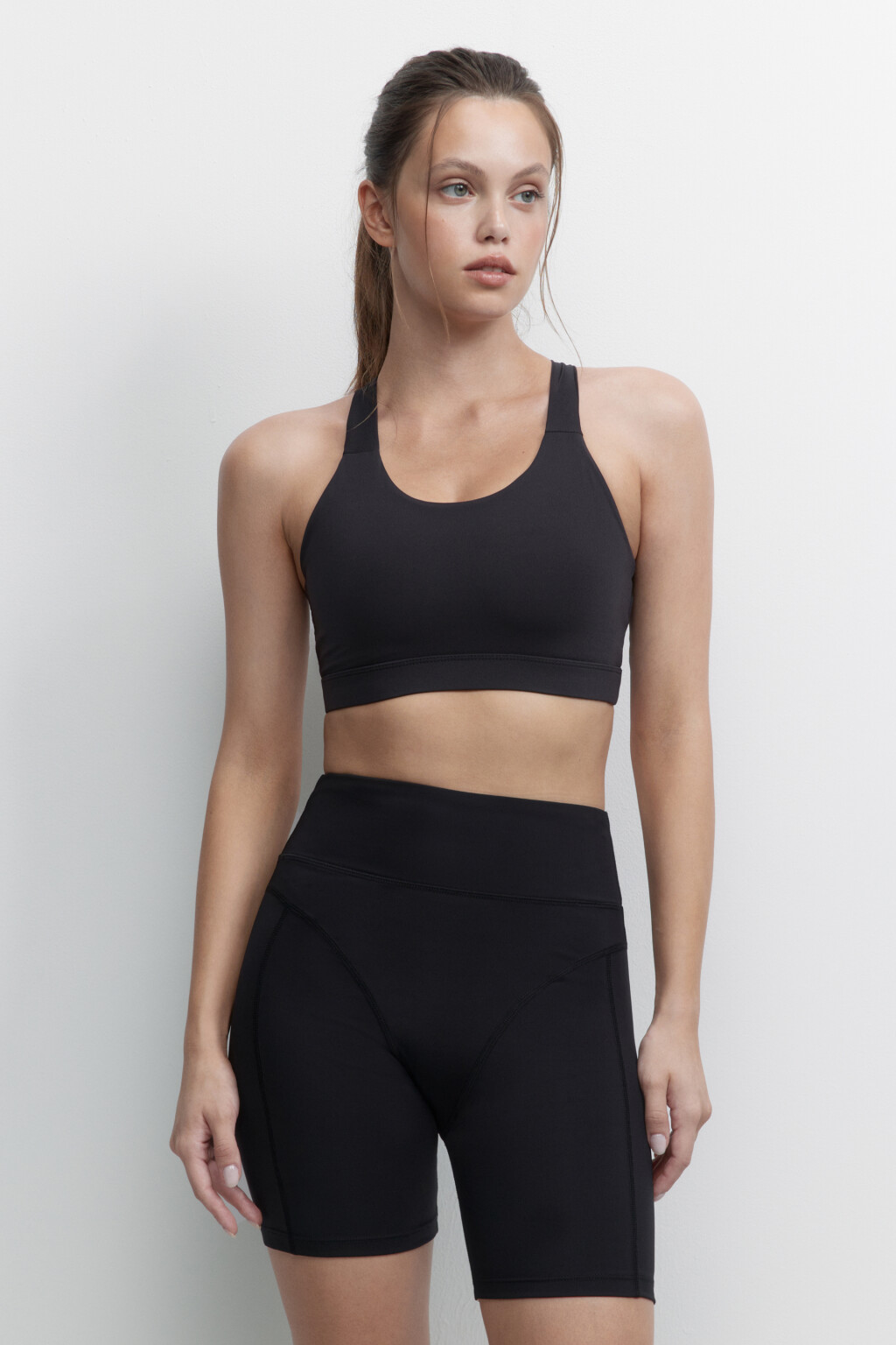 Топ-майка спортивный на широких перекрестных бретелях - цвет черный - 2