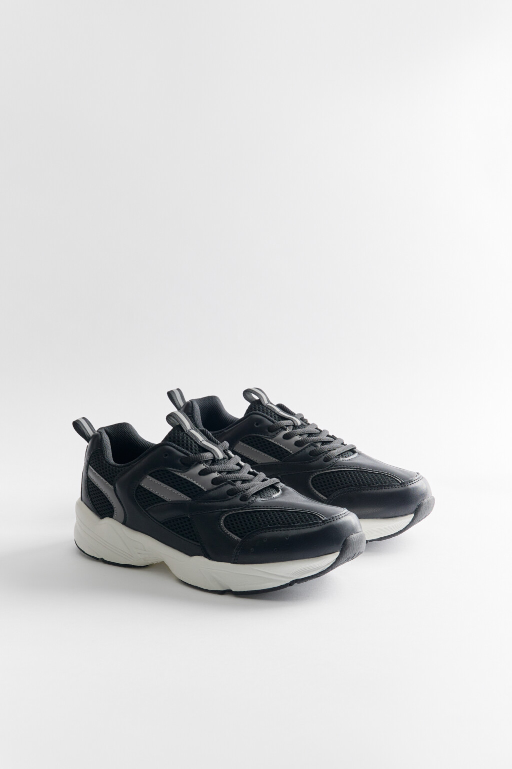 Кроссовки спортивные текстильные с вставками из искусственной кожи - цвет черный - 3