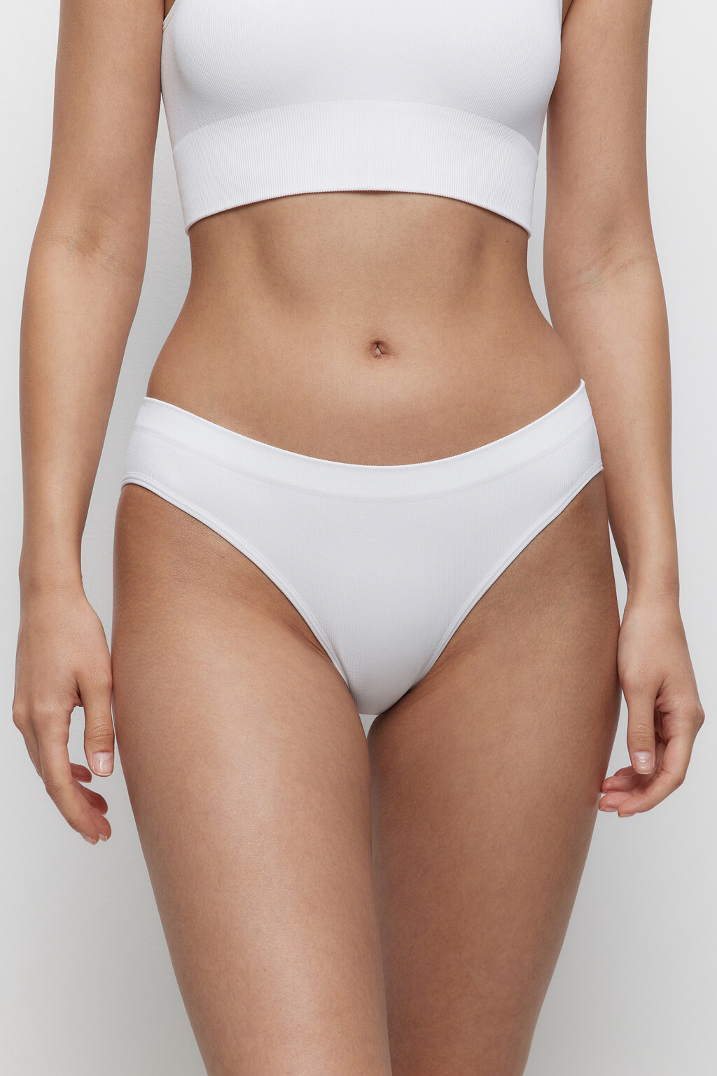 Трусики-слипы спортивные бесшовные со средней посадкой - цвет белый - 1